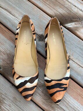 Nine West Pointed Toe Flats 8.5 Brown Tiger Animal Print Calf Pony Hair Loafer